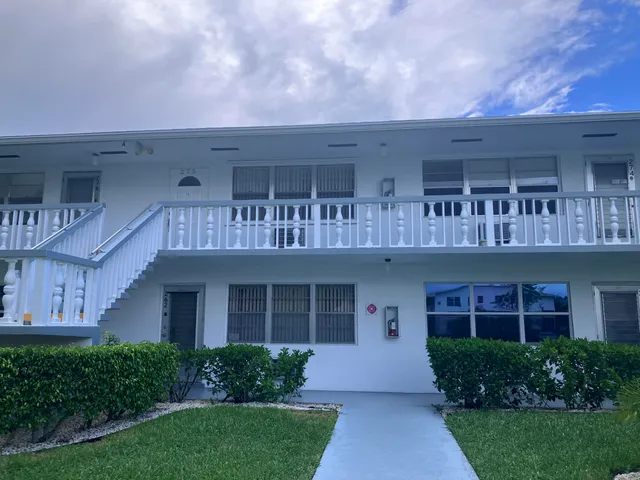 1-bedroom home at 275 Windsor L, West Palm Beach