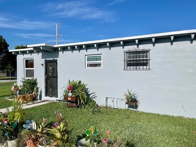 2-bedroom rental at 10480 SW 181st Terrace, Miami
