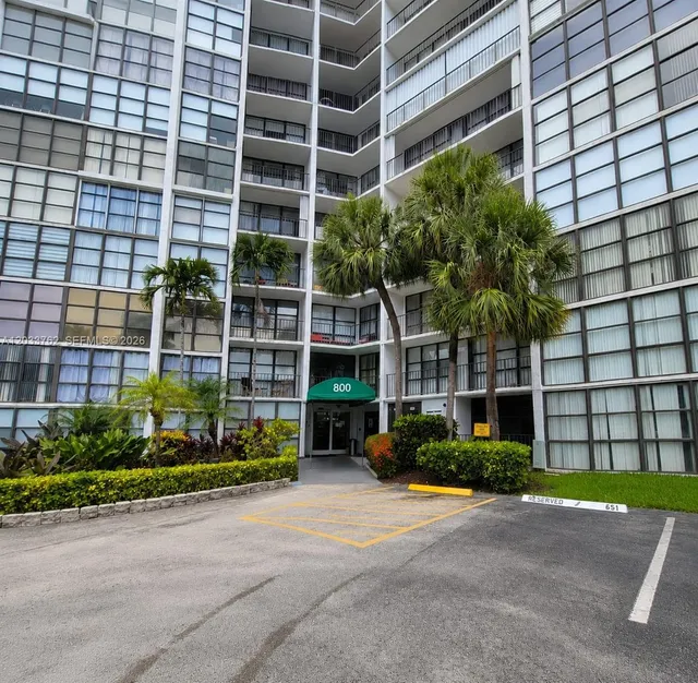 1-bedroom home at 800 Parkview Drive #512, Hallandale Beach
