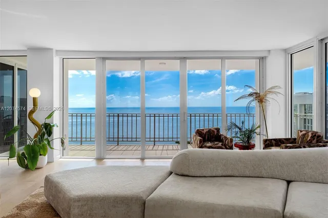 3-bedroom home at 881 Ocean Drive #10A, Key Biscayne