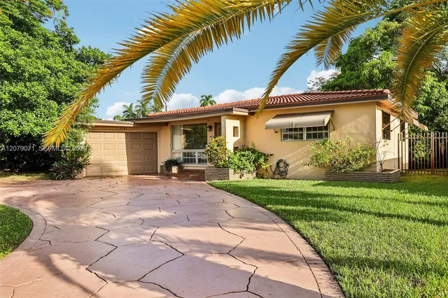 2-bedroom home at 3121 Hollywood Boulevard, Hollywood