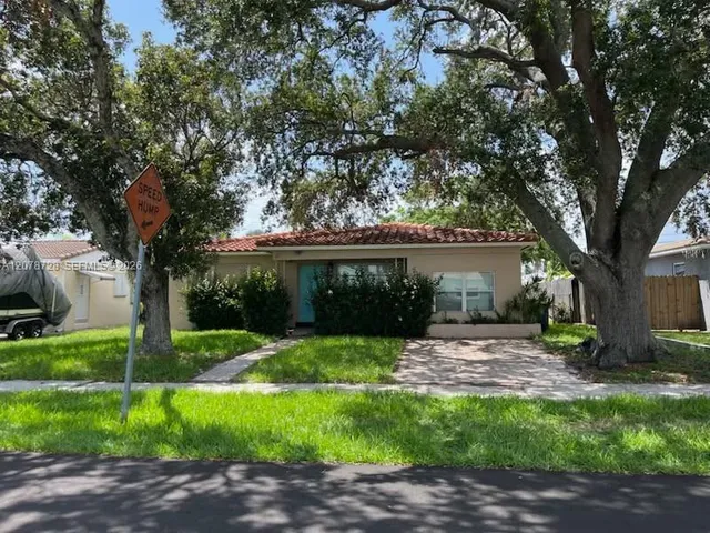 4-bedroom rental at 218 SE 3rd Terrace #n/a, Dania Beach