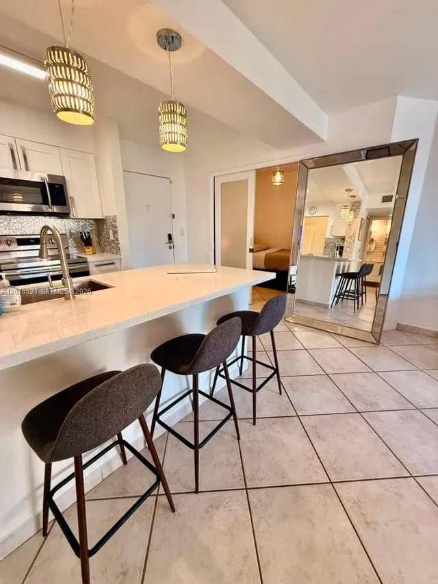 1-bedroom rental at 19701 E Country Club Drive #5605A, Aventura