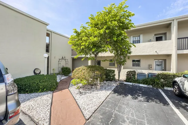 2-bedroom home at 2540 Boundbrook Boulevard #204, Palm Springs