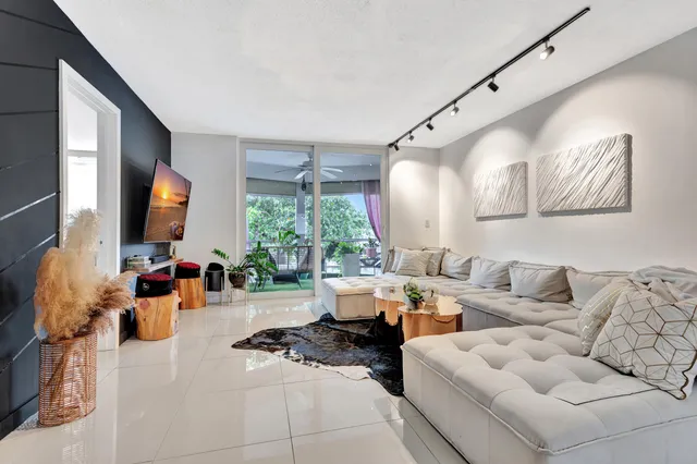 2-bedroom home at 400 SE 10TH Street #302, Deerfield Beach
