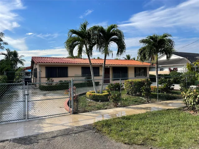 3-bedroom rental at 4900 SW 103RD Place #1, Miami
