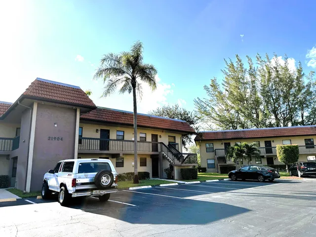 2-bedroom rental at 21904 Lake Forest Circle #106, Boca Raton