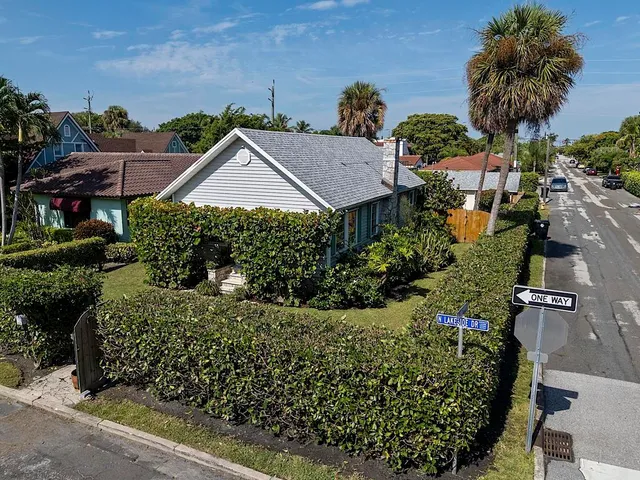 2-bedroom rental at 629 N Lakeside Drive, Lake Worth Beach