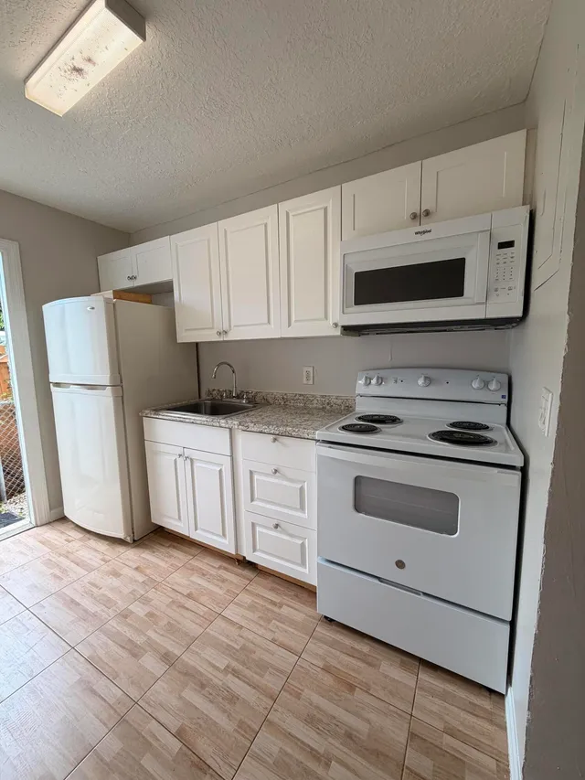 2-bedroom rental at 609 20TH Street #D, West Palm Beach