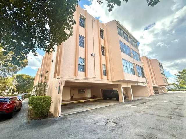 2-bedroom rental at 7345 W 4TH Avenue #403, Hialeah