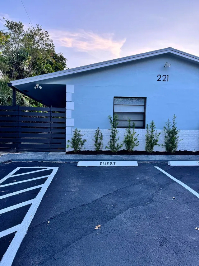 2-bedroom rental at 221 SE 11TH Avenue #1, Pompano Beach