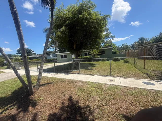 4-bedroom rental at 630 E DAYTON Circle, Fort Lauderdale