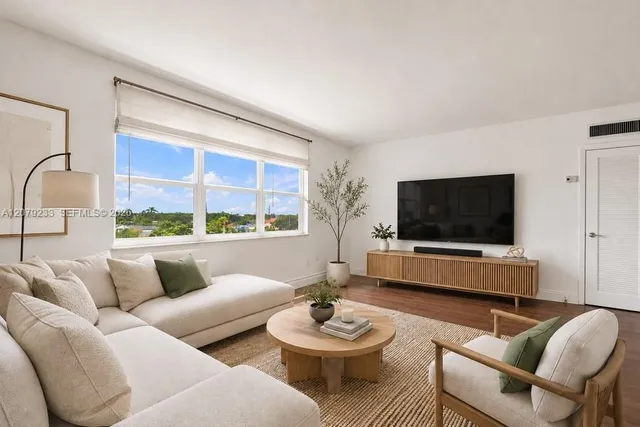 1-bedroom home at 900 SW 84th Avenue #415D, Miami