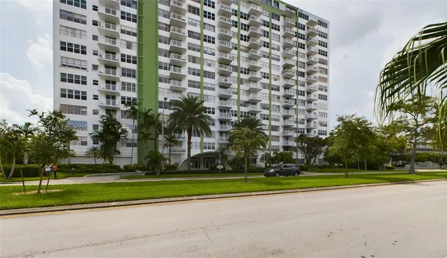 1-bedroom home at 2100 Sans Souci Boulevard #A707, North Miami