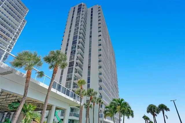 2-bedroom rental at 20515 E Country Club Drive #346, Aventura