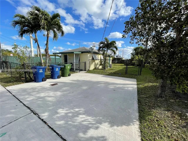 2-bedroom rental at 1016 NW 1st Avenue, Hallandale Beach