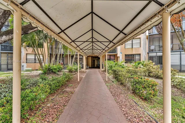 1-bedroom rental at 3800 N Hills Drive #312, Hollywood
