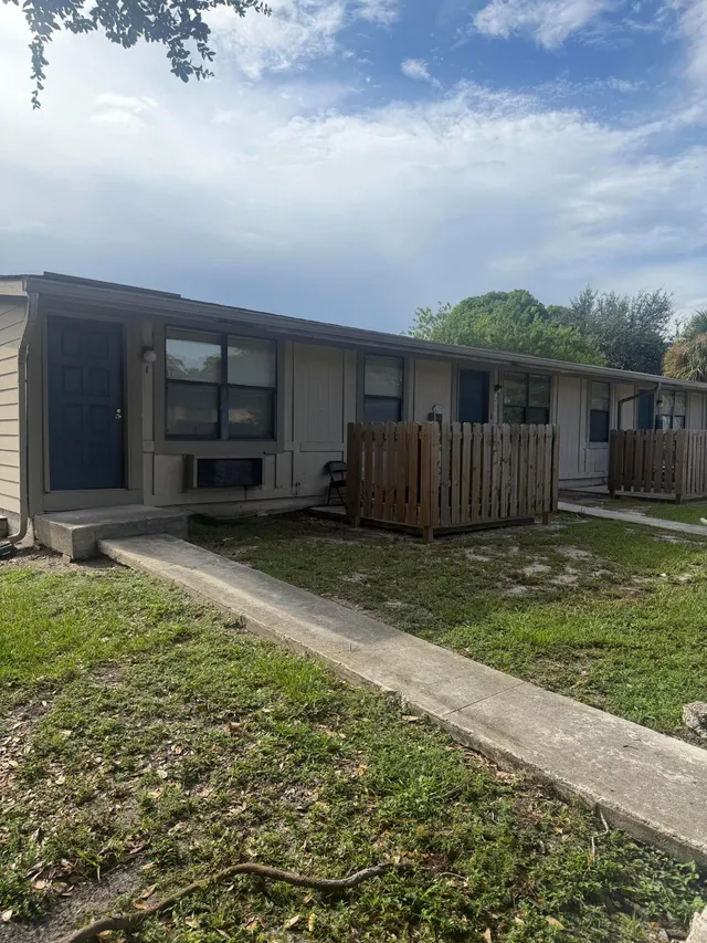 1-bedroom rental at 5063 Elmhurst Road #2, West Palm Beach