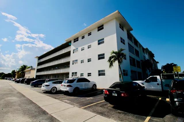 1-bedroom rental at 211 NE 8TH Avenue #208, Hallandale Beach
