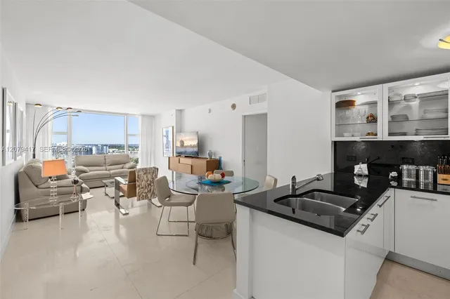 1-bedroom home at 6801 Collins Avenue #1401, Miami Beach