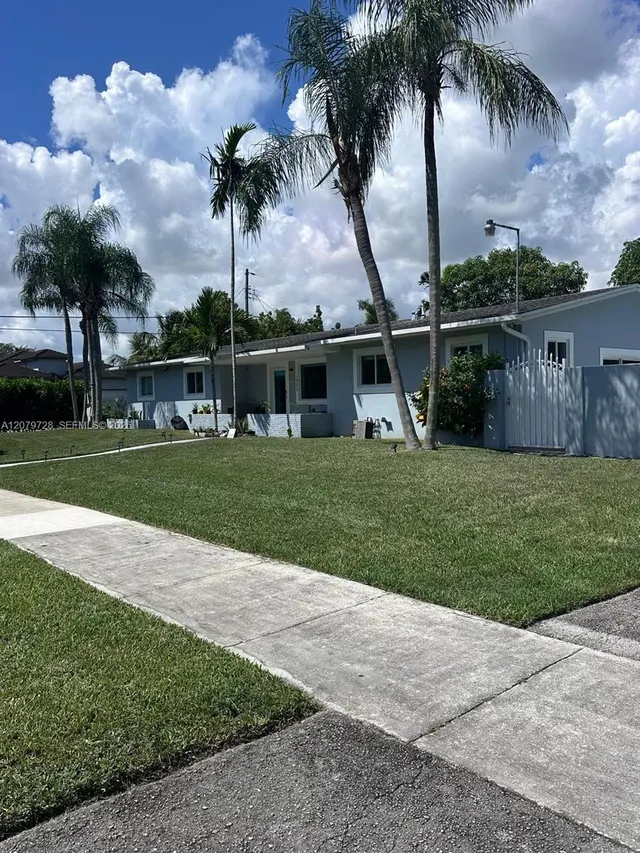 4-bedroom home at 16000 N Miami Avenue, Miami