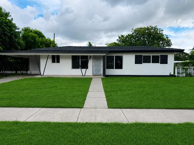 3-bedroom rental at 838 Fairway Drive, Plantation