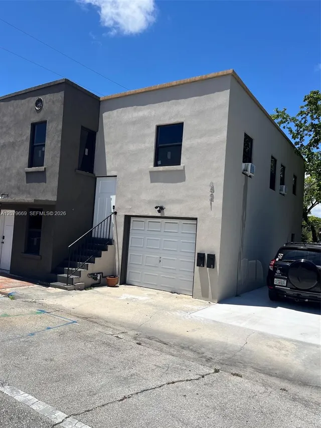 3-bedroom rental at 821 N Tamarind Avenue #B, West Palm Beach