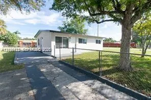 2-bedroom rental at 916 SW 24th Avenue #0, Fort Lauderdale