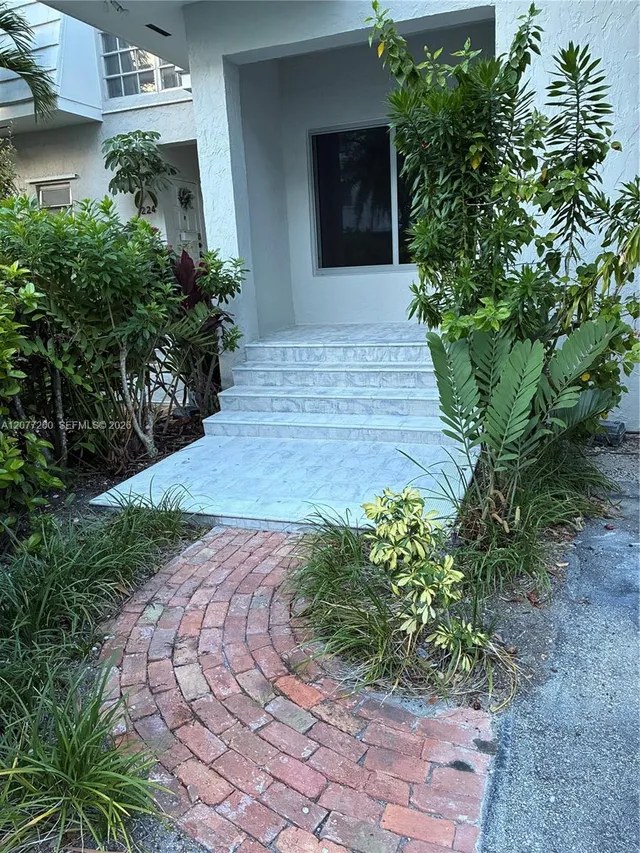 2-bedroom rental at 226 Sea View Drive #105, Key Biscayne