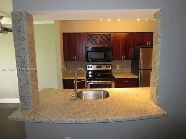 1-bedroom rental at 2405 NW 33rd Street #1211, Oakland Park