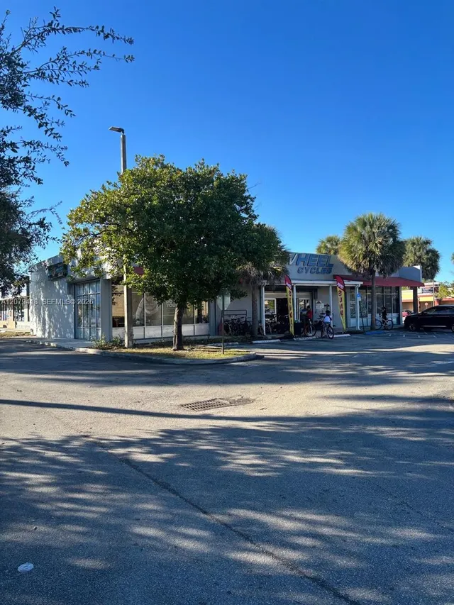 Commercial at 7035 Taft Street, Hollywood