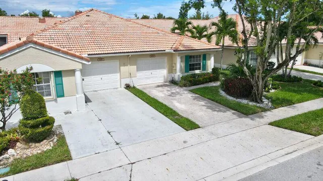 2-bedroom rental at 6183 FLORAL LAKES Drive, Delray Beach