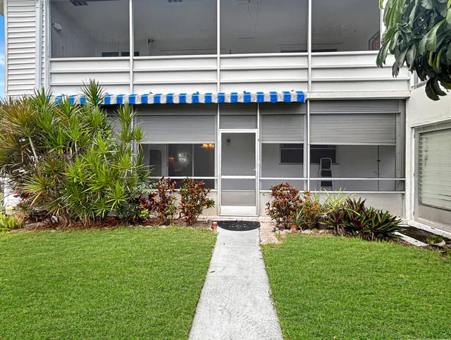 2-bedroom rental at 3154 Meridian Way S #6, Palm Beach Gardens