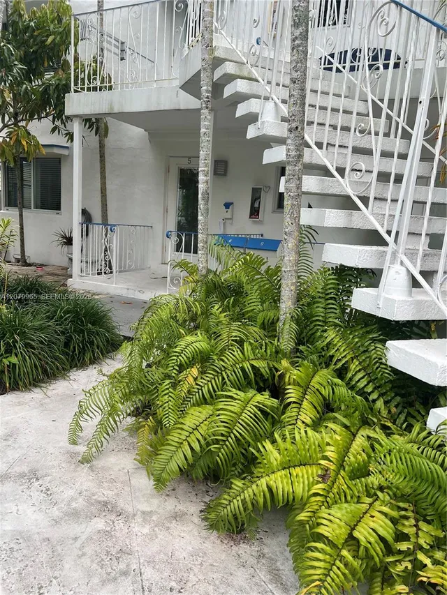 1-bedroom rental at 225 SE 16th Avenue #5, Fort Lauderdale