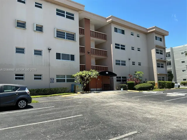 1-bedroom rental at 410 SE 2nd Street #318, Hallandale Beach