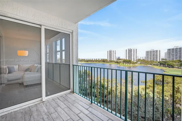 2-bedroom home at 20000 E Country Club Drive #714, Aventura