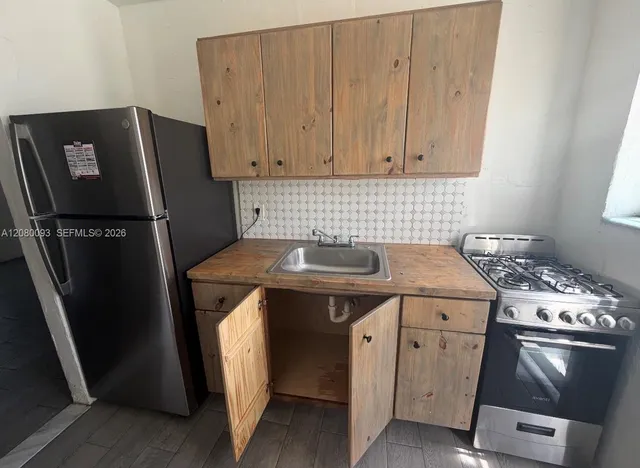 2-bedroom rental at 10040 NW 7 Court #3-C, Miami