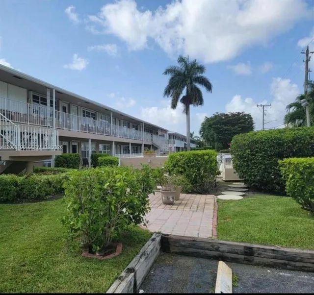 1-bedroom rental at 500 Layne Boulevard #14, Hallandale Beach