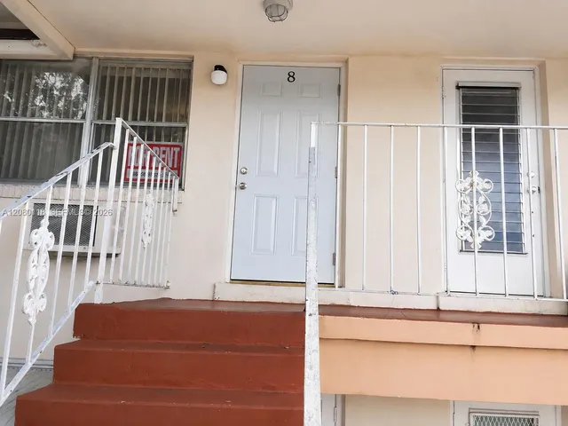 1-bedroom rental at 1816 Mckinley Street #8, Hollywood