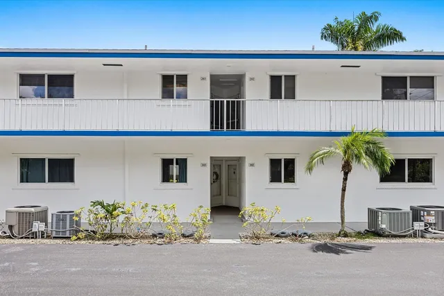 2-bedroom home at 2 GARDEN Street #203M, Tequesta