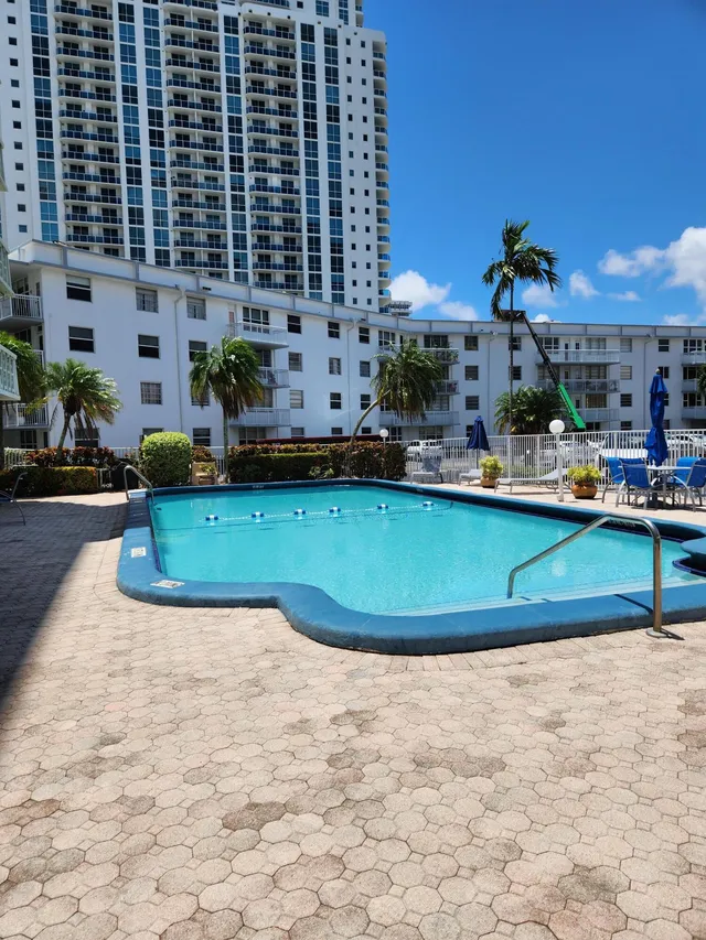 1-bedroom rental at 1893 S OCEAN Drive #511, Hallandale Beach