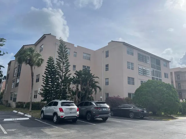 2-bedroom rental at 2851 SOMERSET Drive #111, Lauderdale Lakes