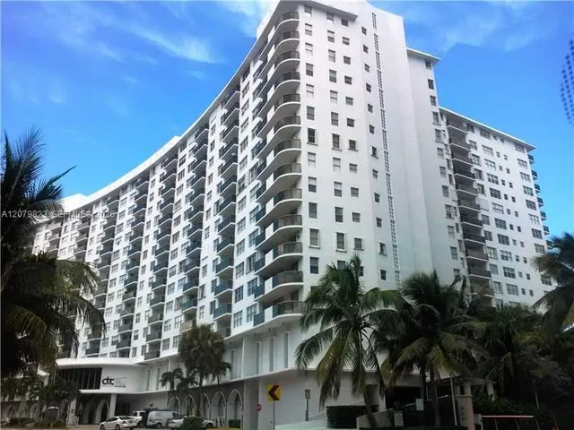 2-bedroom home at 6039 Collins Avenue #534, Miami Beach