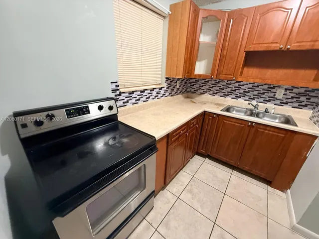 2-bedroom rental at 525 W 69th Street #106, Hialeah