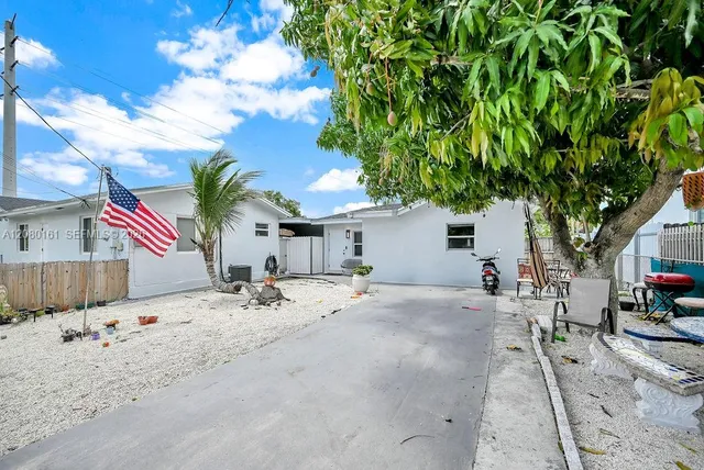 3-bedroom rental at 6501 SW 4th Street #B, Miami