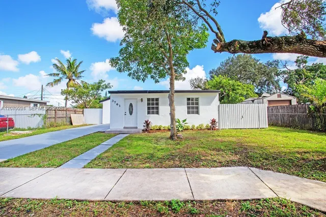 3-bedroom rental at 3761 SW 45th Avr #0, West Park