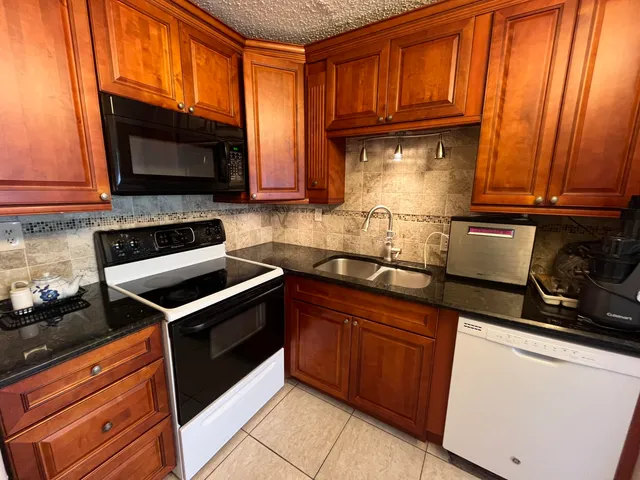 1-bedroom home at 7 FLANDERS A, Delray Beach