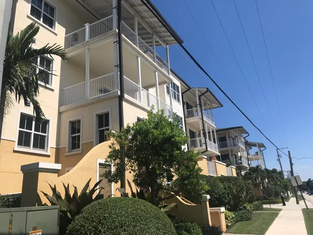 1-bedroom rental at 3960 N Flagler Drive #304, West Palm Beach