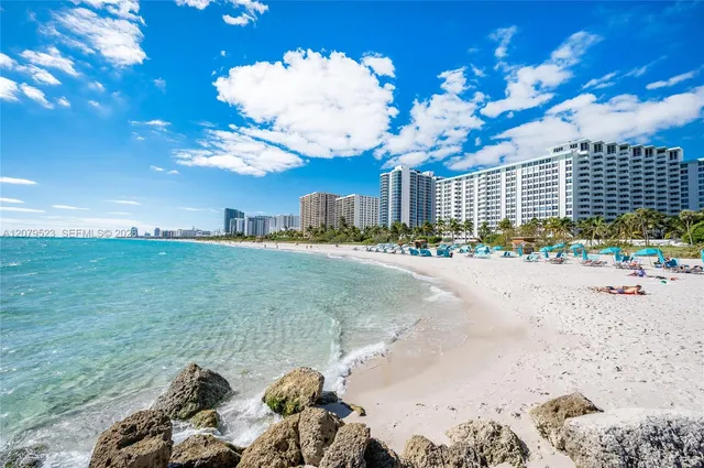 1-bedroom home at 2899 Collins Avenue #1505, Miami Beach