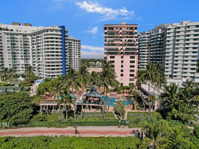 2-bedroom home at 5225 Collins Avenue #1516, Miami Beach